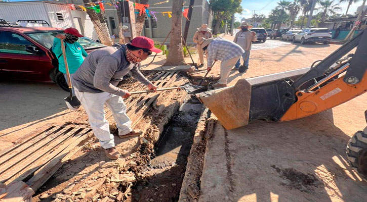 Siguen las tareas de limpieza y desazolve por afectaciones causadas por la tormenta “Ileana” en Los Cabos