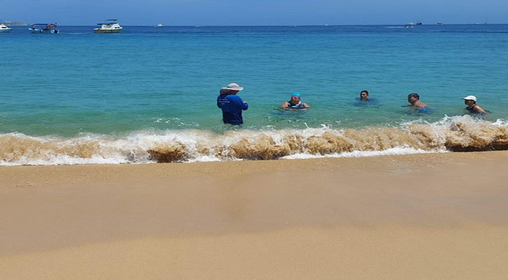 Efectúan muestreos de la calidad del agua en playas de Los Cabos