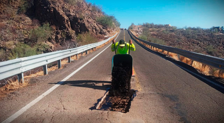 Atiende el gobierno de BCS más de 5 mil baches en la carretera Transpeninsular