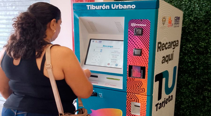 Instalan cajeros para recargar las tarjetas del transporte público Tiburón Urbano en La Paz