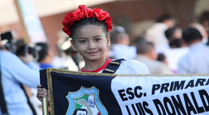 Participarán en La Paz 24 escuelas en el desfile de la Revolución