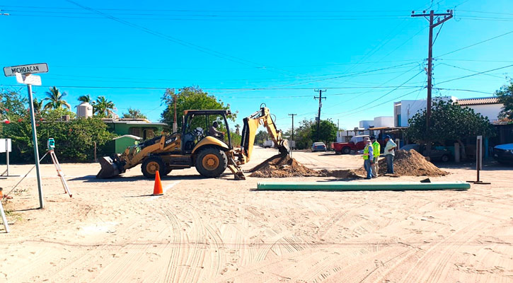 Inician trabajos de pavimentación en calles de Chametla