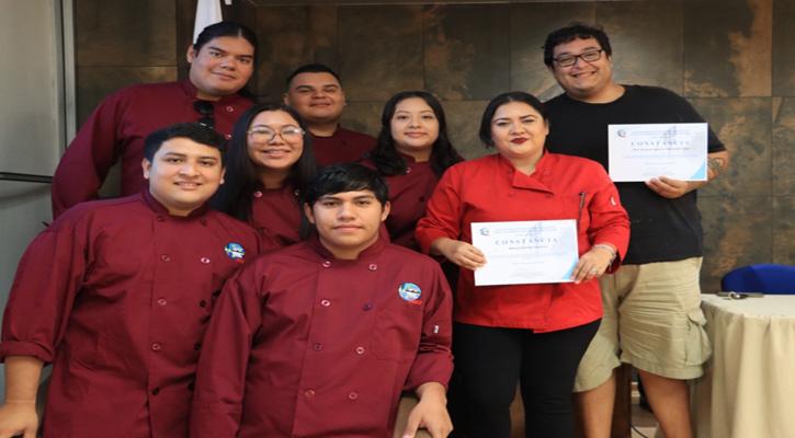 Reconocen a estudiantes de la UABCS que ganaron Primer Reto Gastronómico “Mesas Marinas” en La Paz 2024