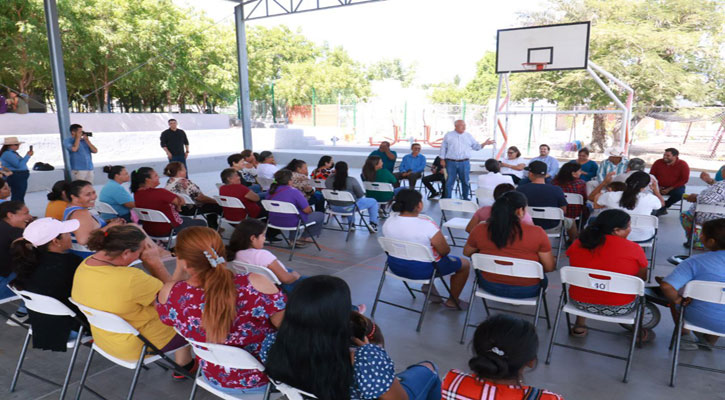 Entregó el Gobernador transporte escolar y anunció mejoras en infraestructura y salud en El Carrizal