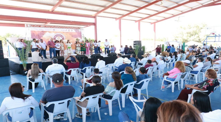 Más de 45 productores participaron en la primera Feria del Dátil