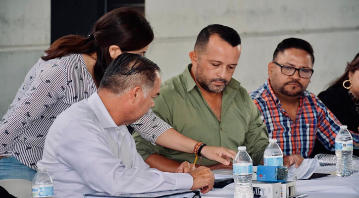 Cumple Sindicato de Burócratas en La Paz con toma de nota y entrega-recepción