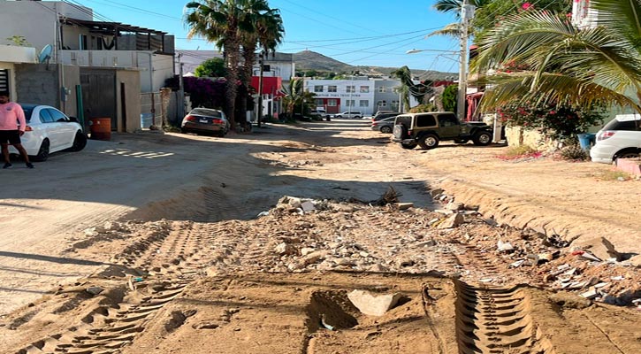 Intensifican trabajos de rehabilitación en caminos rurales y urbanos en Los Cabos