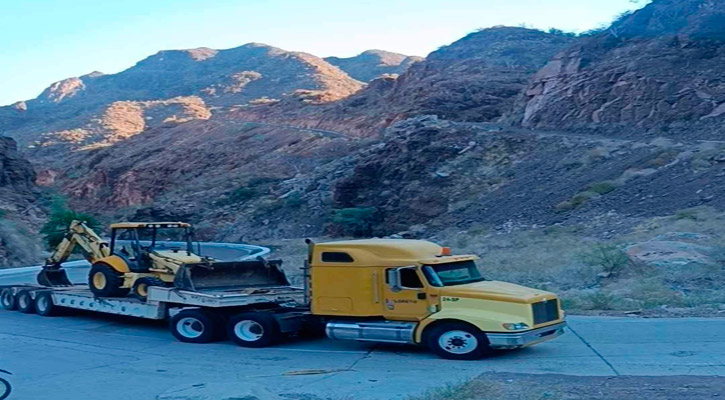 Supervisan trabajos de rehabilitación de caminos en San Javier