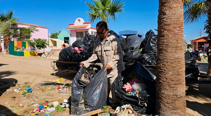 Recolectaron 12 toneladas de residuos en panteones de SJC tras Día de Muertos