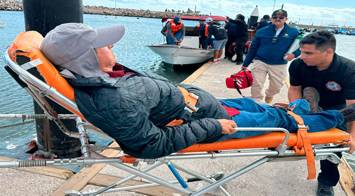 Rescatan a salvo a 4 personas de embarcación a la deriva en Loreto