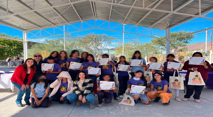 Reciben constancias de participación en taller de liderazgo niñas y jóvenes de Telesecundaria 50