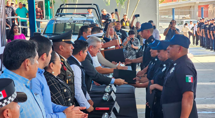 Entrega gobierno de Los Cabos 10 patrullas nuevas a Seguridad Pública