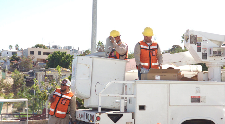 Rehabilitaron alumbrado público en la carretera Transpeninsular en Los Cabos