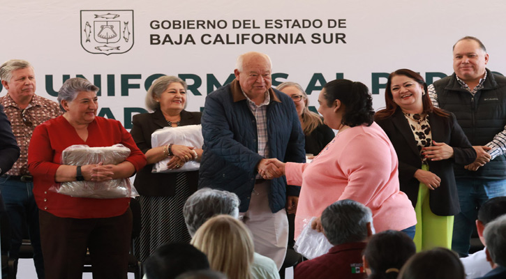 Entregó Gobernador de BCS dotación de uniformes a trabajadores estatales