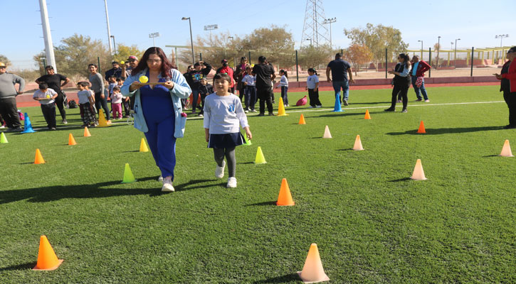 Conviven más de 600 estudiantes y padres de familia en actividad recreativa