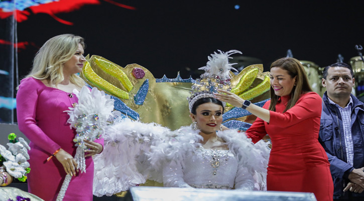 Coronaron a Joselyn I, Reina de la Poesía del Carnaval La Paz 2025; se presentó Marisela