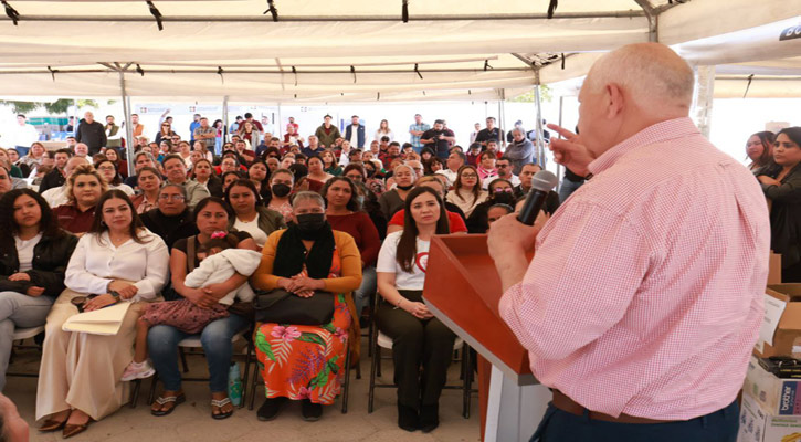 Entregó el Gobernador apoyos para actividades productivas, así como beneficios para mejorar la atención a la salud