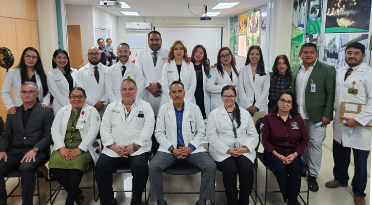 Se gradúan 25 médicos residentes como profesionales de medicina familiar y urgencias médicas quirúrgicas en IMSS de BCS