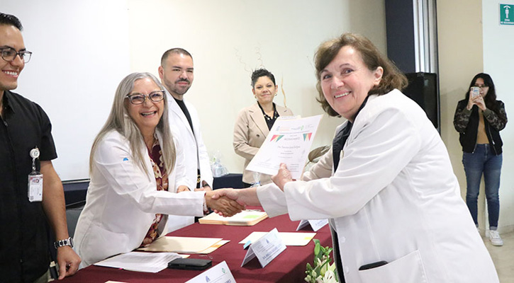 Reconoce gobierno de BCS a médicos que desempeñan labores docentes en el hospital Salvatierra