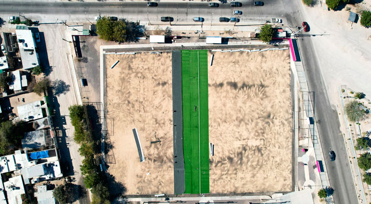 Anuncia Sepuimm colocación de pasto sintético en campo ubicado en la colonia 20 de Noviembre en La Paz