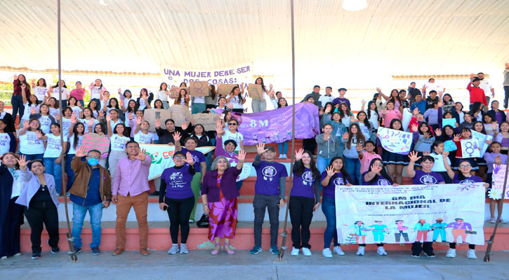 Marcharon estudiantes de la delegación de Los Planes por los derechos de las mujeres